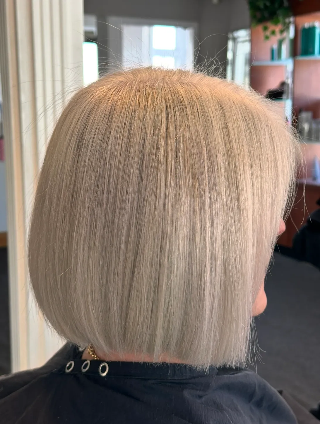 Platinum silver blonde bob by Solene Hair